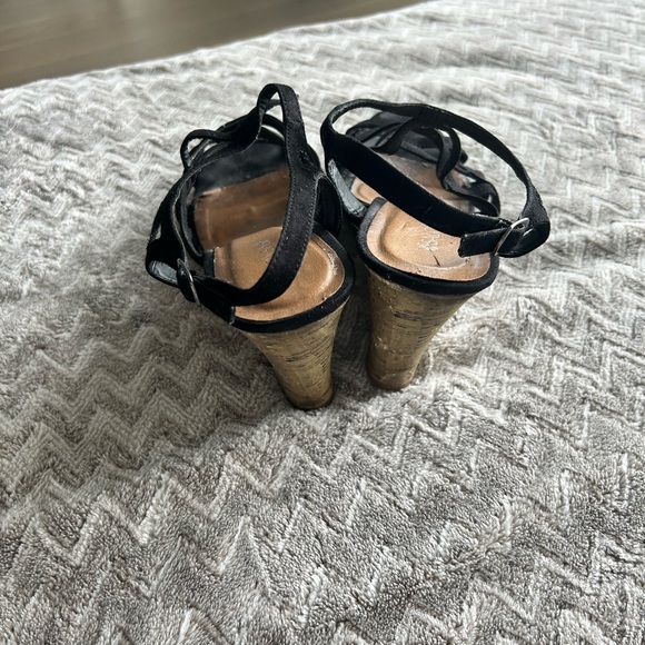 Salon six size 10 black wedge sandals - Picture 4 of 5